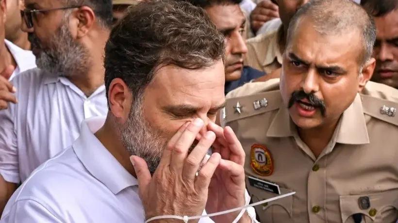 രാഹുൽ ​ഗാന്ധിയും പ്രിയങ്ക​ഗാന്ധിയും അറസ്റ്റിൽ, മുഖത്ത് പരുക്ക്